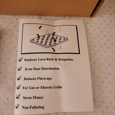 Lot 295: BBQ Grill Dominos & Burger Dip Dish