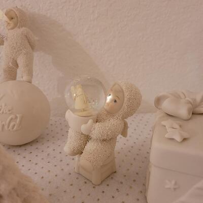 Lot 313: Snowbabies Lot 