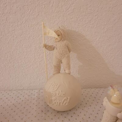 Lot 313: Snowbabies Lot 