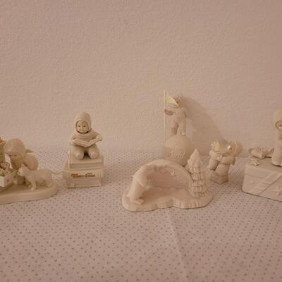 Lot 313: Snowbabies Lot 