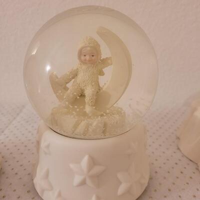 Lot 314: Snowbabies Water Globes (5)