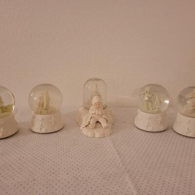 Lot 314: Snowbabies Water Globes (5)