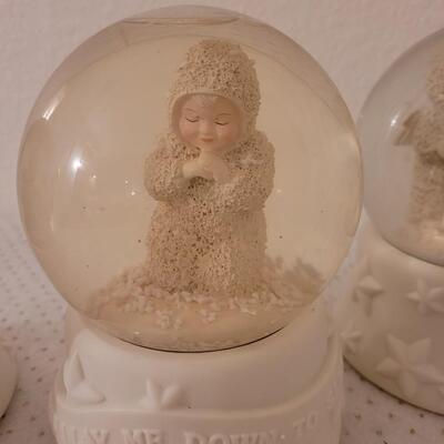 Lot 317: (5) Snowbabies Water Globes