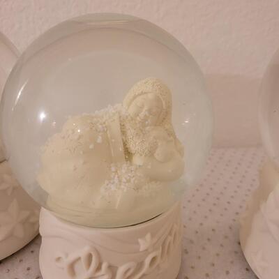 Lot 317: (5) Snowbabies Water Globes