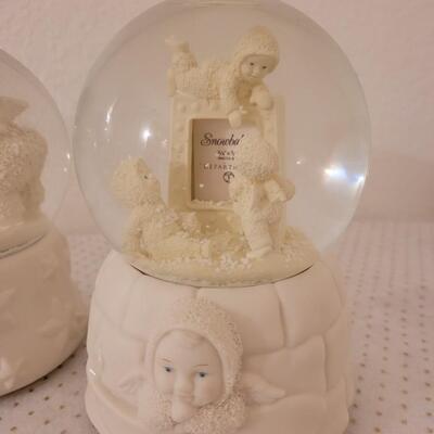 Lot 319: Snowbabies Water Globes (5(