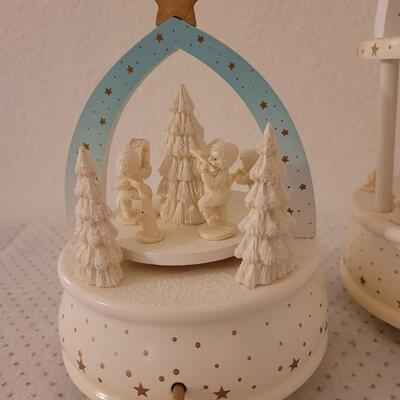 Lot 320: Snowbabies Music Boxes