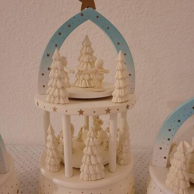 Lot 320: Snowbabies Music Boxes
