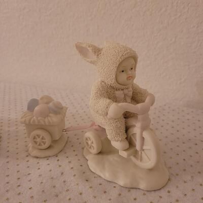 Lot 321: Snowbunnies Figurines Lot