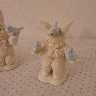 Lot 321: Snowbunnies Figurines Lot