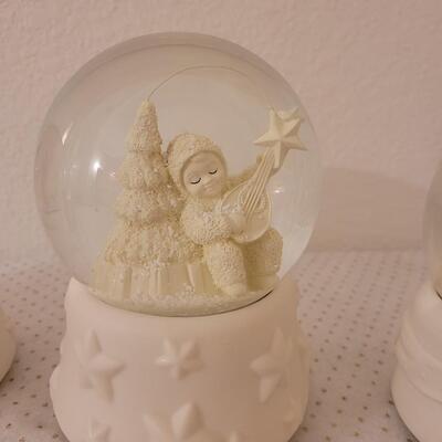 Lot 322: Snowbabies Water Globes (5)