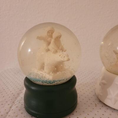 Lot 322: Snowbabies Water Globes (5)