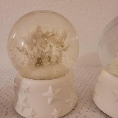 Lot 322: Snowbabies Water Globes (5)