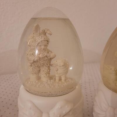 Lot 322: Snowbabies Water Globes (5)