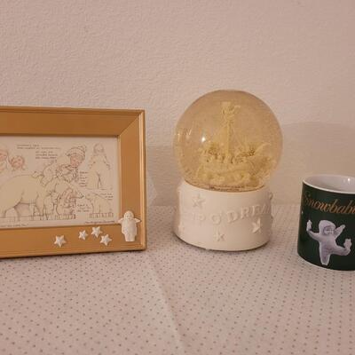 Lot 323: Large Snowbabies Water Globe, Picture and Mug