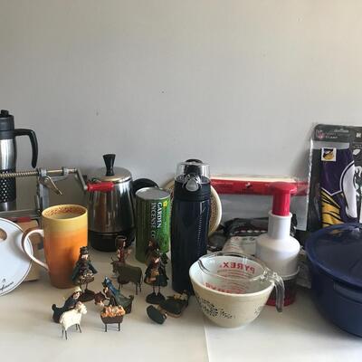 Lot 61:  Pampered Chef, Pyrex and More
