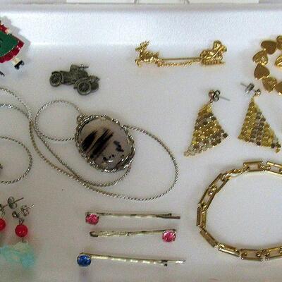 Lot of Contemporary Jewelry