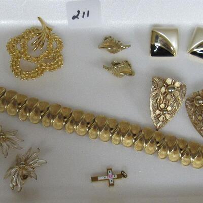 Lot of Nice Vintage Costume Jewelry, Monet, Napier, Parkland Read Description for details