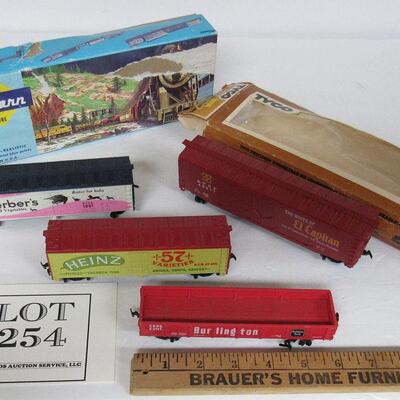 Older Train Cars, Gerber, Heinz, More, and Model Train Pieces in Box