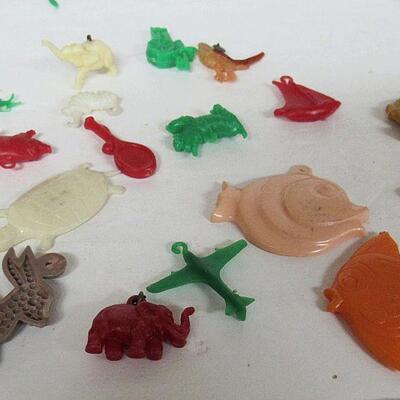 Lot of Vintage Cracker Jack Toys, Paper and Plastic