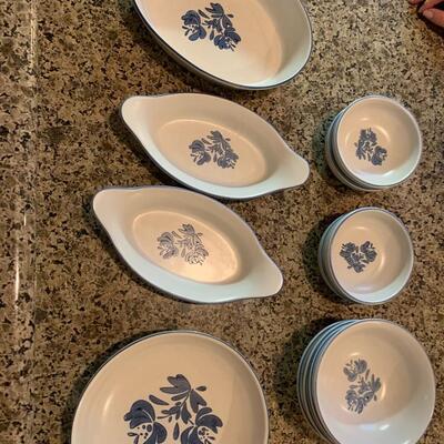 Pfaltzgraff dish set