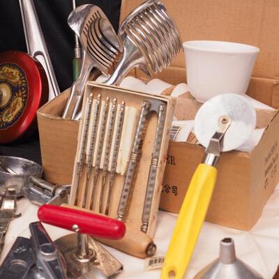 Lot 106 Swedish iron Rosette makers, Vintage Kitchen tools and collectibles
