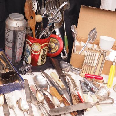 Lot 106 Swedish iron Rosette makers, Vintage Kitchen tools and collectibles
