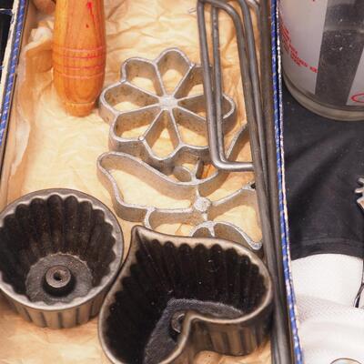 Lot 106 Swedish iron Rosette makers, Vintage Kitchen tools and collectibles