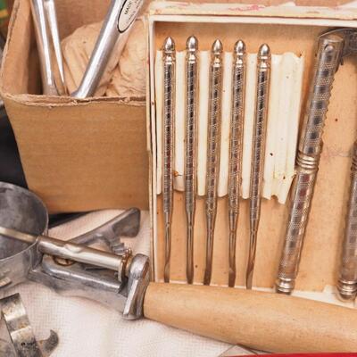 Lot 106 Swedish iron Rosette makers, Vintage Kitchen tools and collectibles