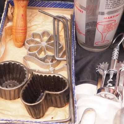 Lot 106 Swedish iron Rosette makers, Vintage Kitchen tools and collectibles