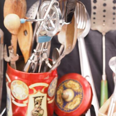 Lot 106 Swedish iron Rosette makers, Vintage Kitchen tools and collectibles