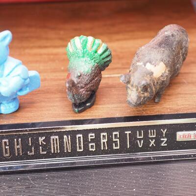 Lot 114 Wood flower press, Arrowhead, horns, mini yarn balls