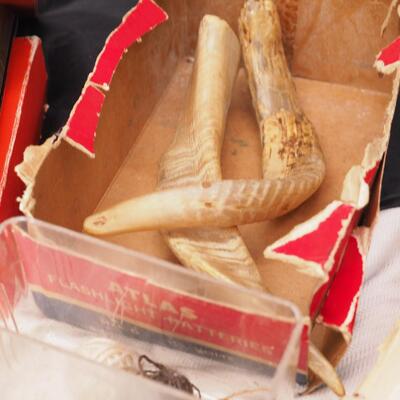 Lot 114 Wood flower press, Arrowhead, horns, mini yarn balls