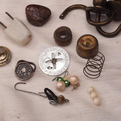 Lot 114 Wood flower press, Arrowhead, horns, mini yarn balls