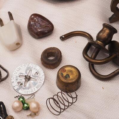 Lot 114 Wood flower press, Arrowhead, horns, mini yarn balls