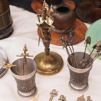 Lot 110 Hand made wooden dutch shoe wine holder, vintage grinder