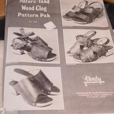 Lot 111 Leather lacing. Leather lacing post, patterns, lots of Leather craft things 