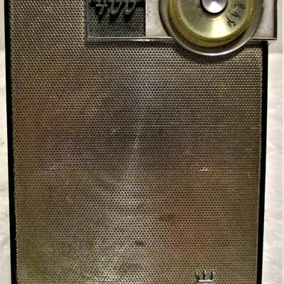 #13 Vintage Zenith Royal 400 transistor radio with case