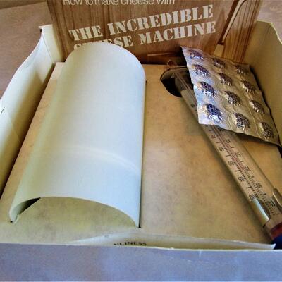 #27 The Incredible Cheese Machine, NEW