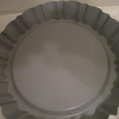 #41 Baking pans and pie guard