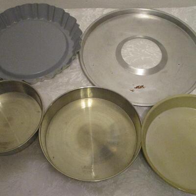 #41 Baking pans and pie guard