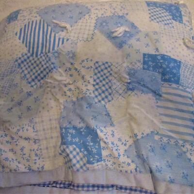 #61 Hand tied quilt, Blue patch looking