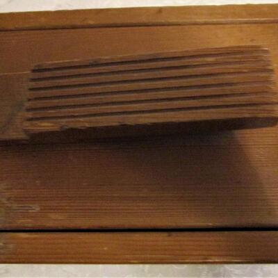 #79 Vintage Shoe Shine box with accessories