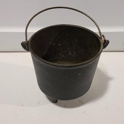 Cast Iron Pot 4Â½T x 5Â½W - Item #220