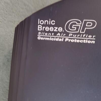 Sharper Image Ionic Breeze GP Silent Air Purifier