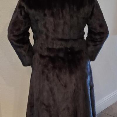Hans Plattner Furs   Luxurious  Ladies Mink Coat 