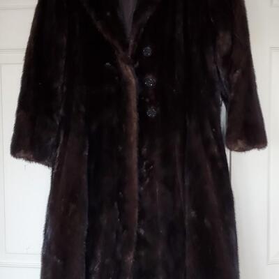 Hans Plattner Furs   Luxurious  Ladies Mink Coat 