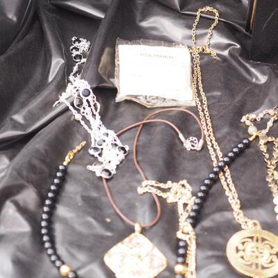 Lot 116 Vintage Costume jewelry and travel cases, earring metal tree
