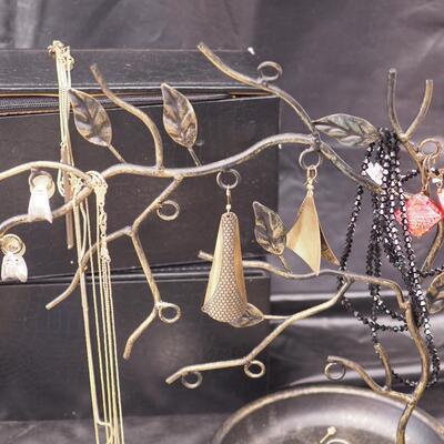 Lot 116 Vintage Costume jewelry and travel cases, earring metal tree