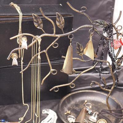 Lot 116 Vintage Costume jewelry and travel cases, earring metal tree