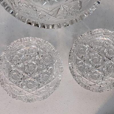 Beautiful and in excellent condition lead crystal set of 11 pieces